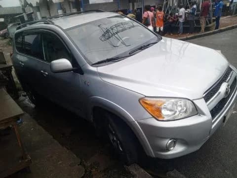 Toyota RAV4 4x4 compact, essence