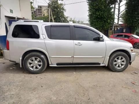 Infiniti QX56, grand SUV 7 places