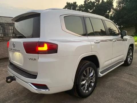 Toyota Land Cruiser 300 VXR
