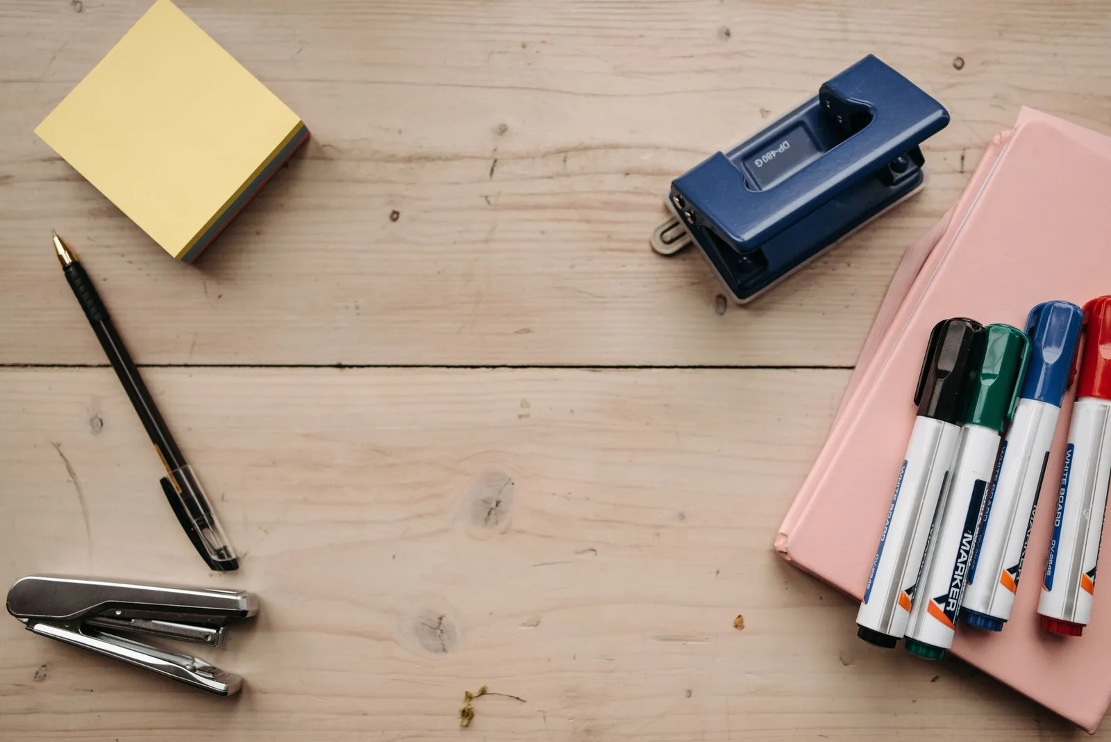 Lot fournitures de bureau en gros