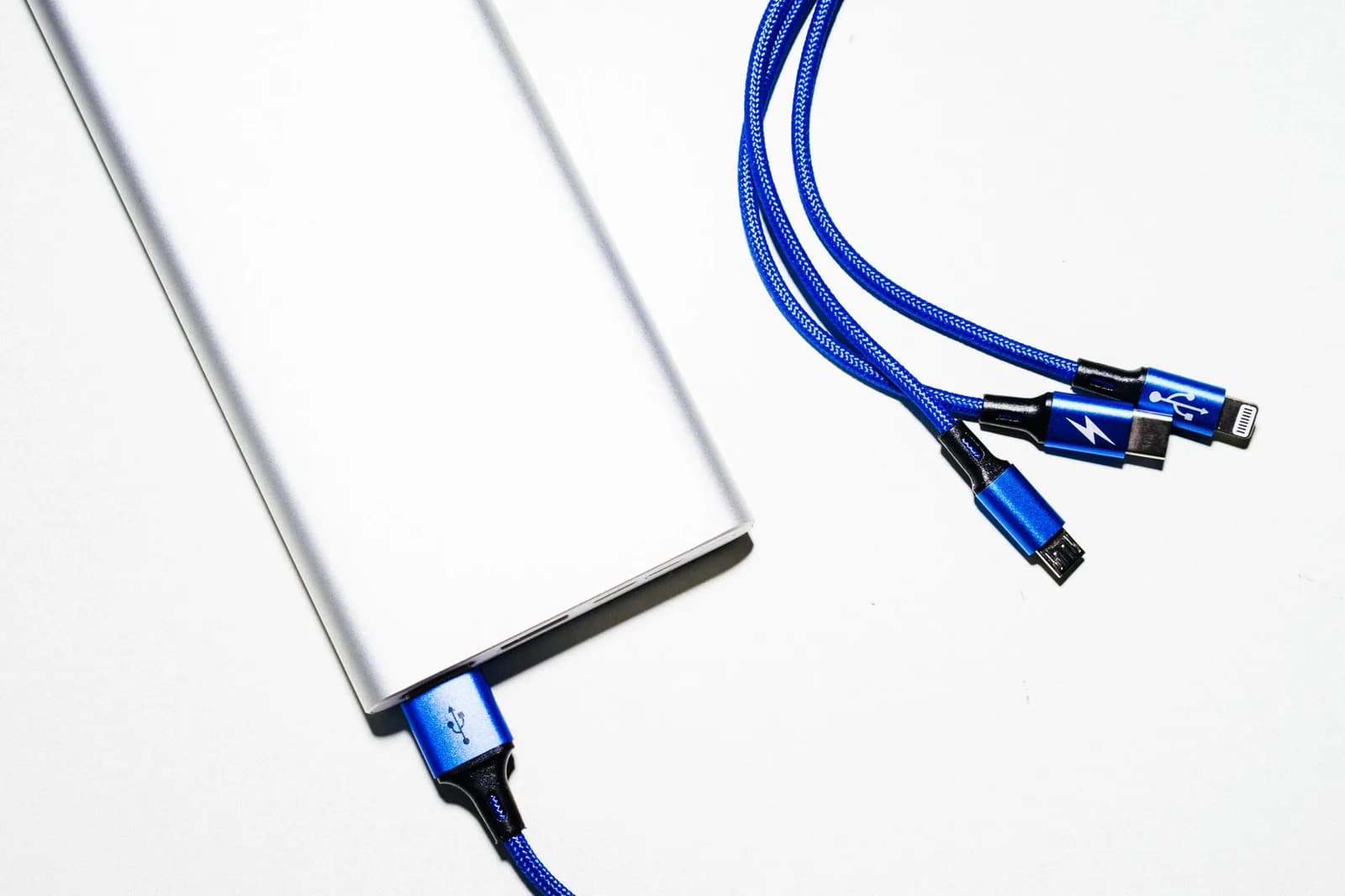 Chargeur rapide + câbles (lot)