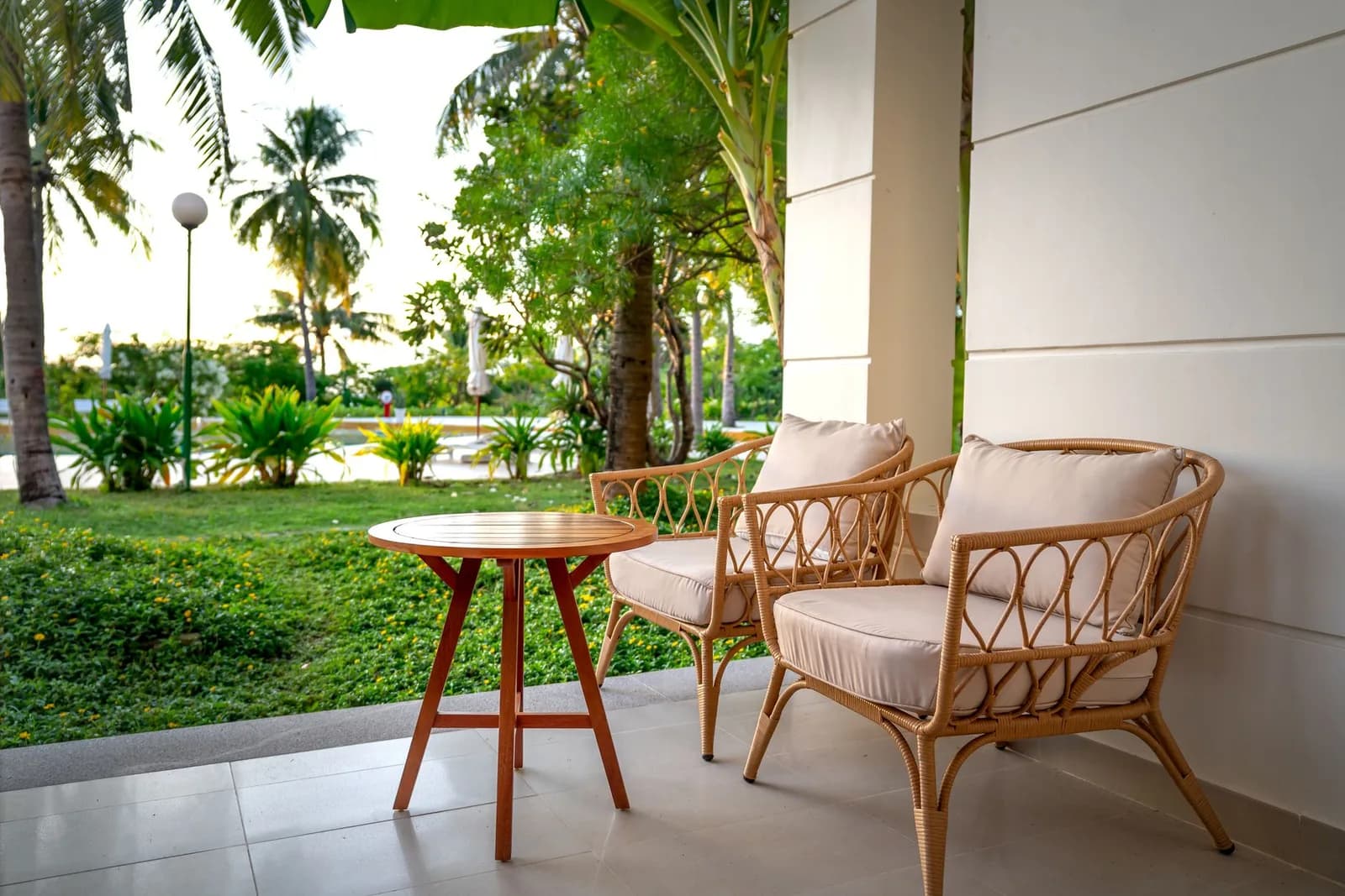 Salon de jardin en résine tressée